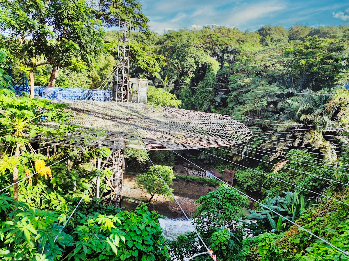 : Spider Web adventure course over the canyon at Hinulugang Taktak Falls
