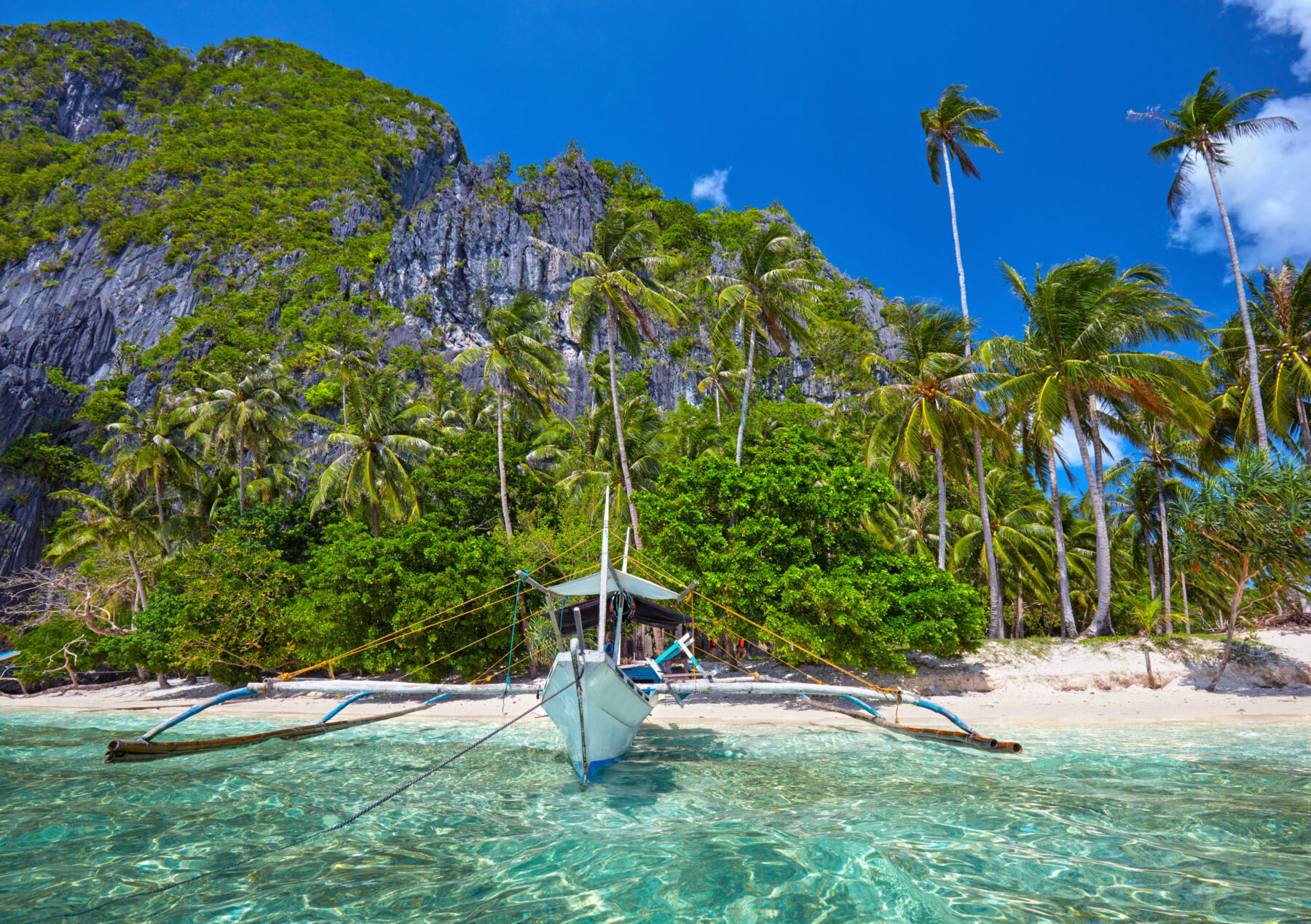 Best time to visit the Philippines for island hopping in El Nido Palawan with clear water and calm seas