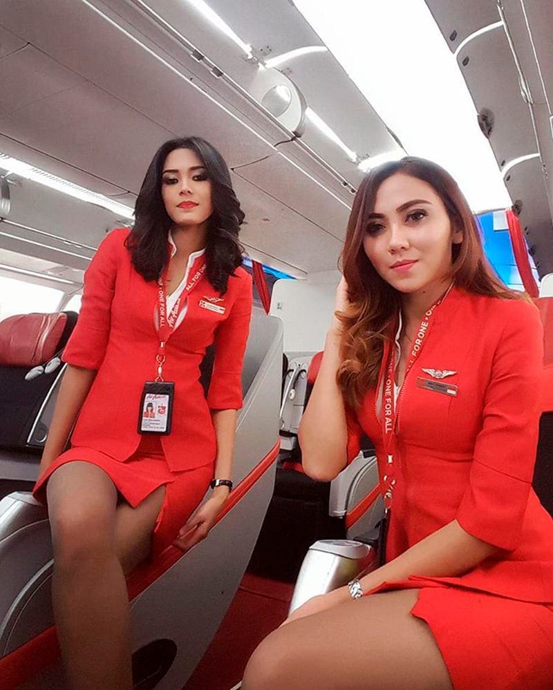 hot-air-hostess-top-10-list-sexy-flight-attendants-2hottravellers