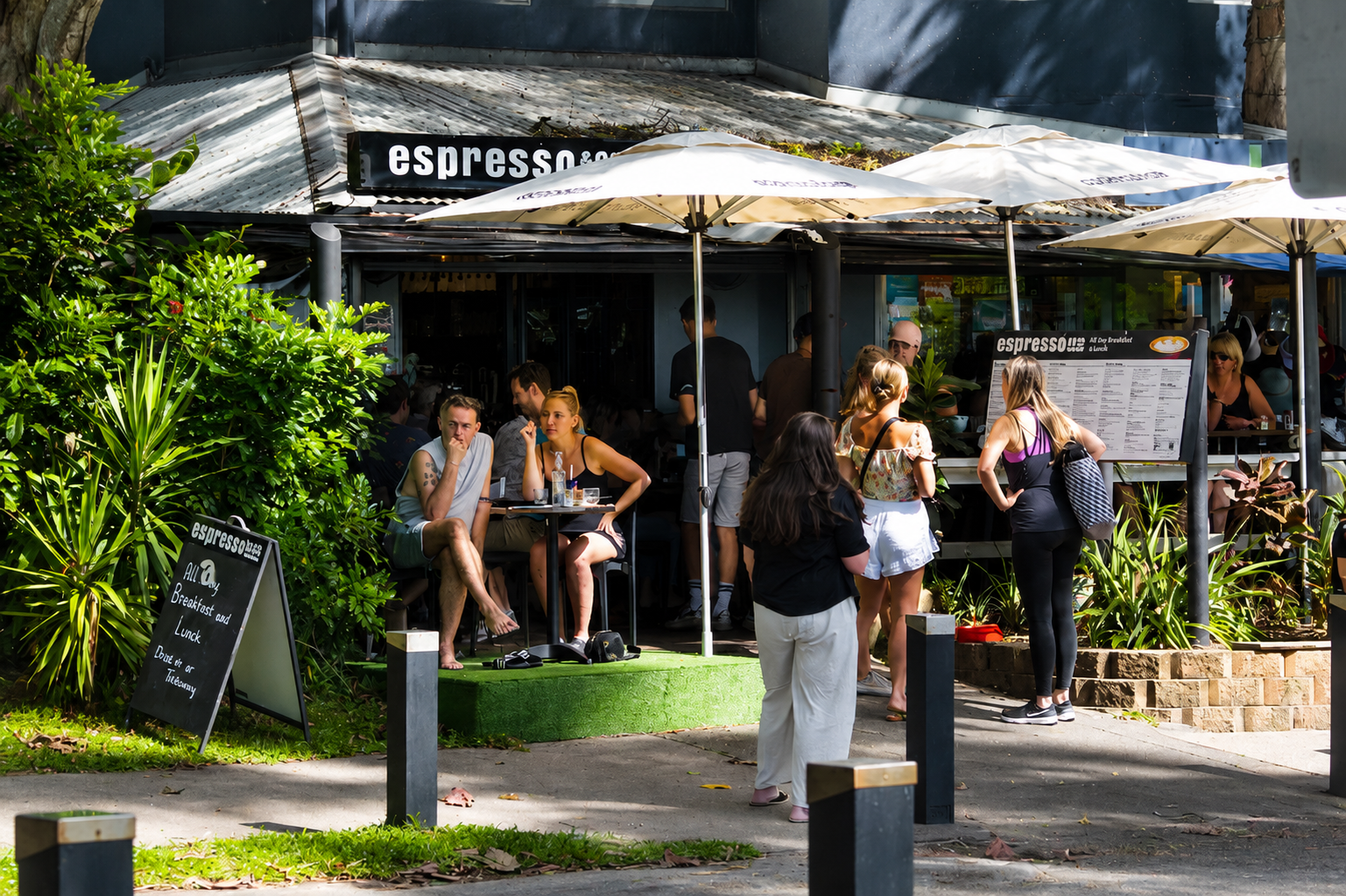 Australian Space and Filipino Closeness reflected in a busy Brisbane café where people naturally maintain wider personal distance while socializing and waiting in line.